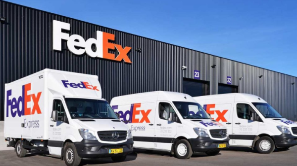DHL与FedEx的清关服务比较：哪家更高效？